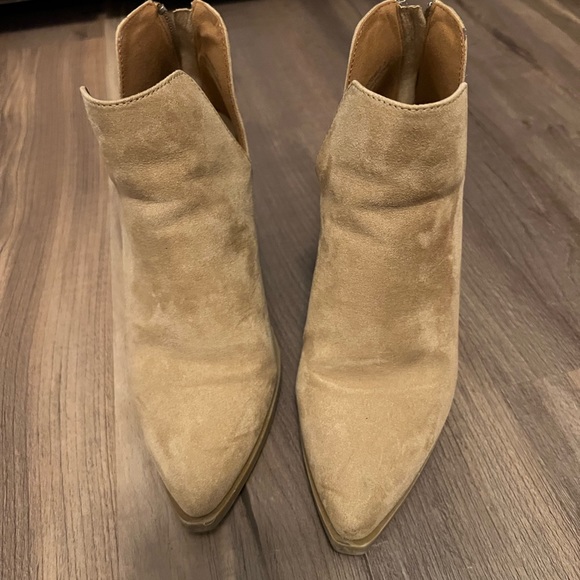 Pink Lily booties - Picture 2 of 4